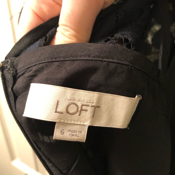 LOFT midnight blue/black lace cocktail dress - size 6 - Picture 2 of 5